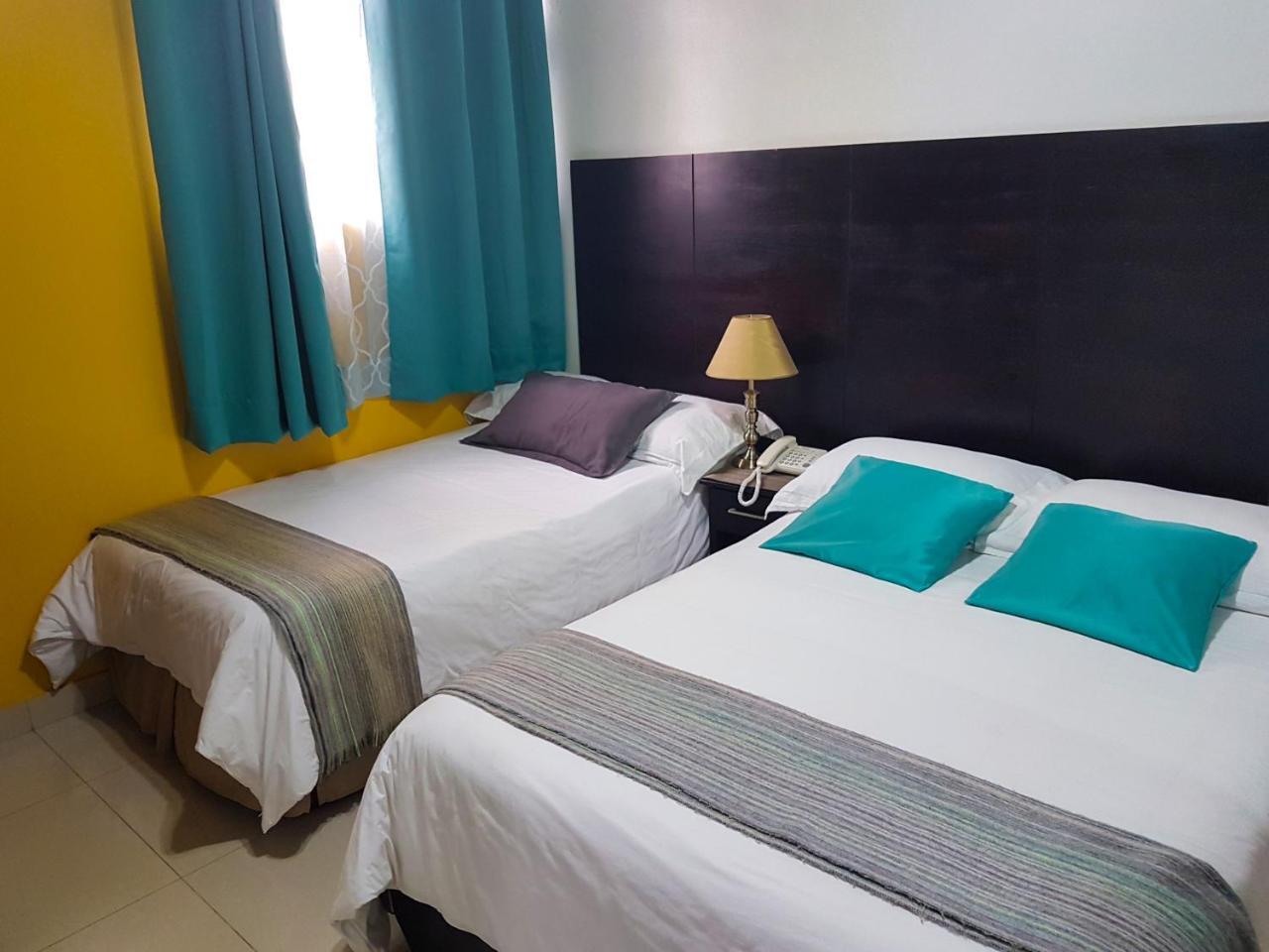 Hostal Blue Pacific Манта Екстер'єр фото